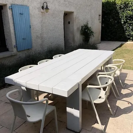 Beautiful Renovated Farmhouse With Private Heated Pool.