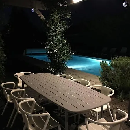 Beautiful Renovated Farmhouse With Private Heated Pool. 別荘 *