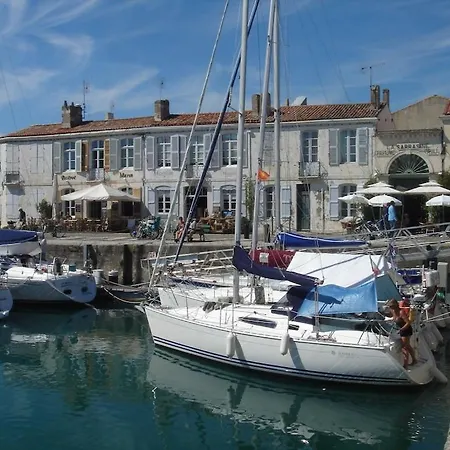 Beautiful Renovated Farmhouse With Private Heated Pool. Saint-Pierre-d'Amilly
