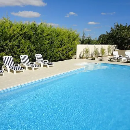 Beautiful Renovated Farmhouse With Private Heated Pool. * Saint-Pierre-d'Amilly
