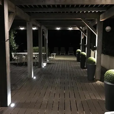 Beautiful Renovated Farmhouse With Private Heated Pool. 別荘 *